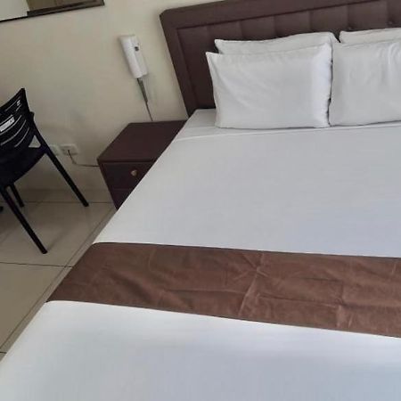 Studio Unit At The Breeze Residences Manila Zewnętrze zdjęcie